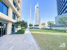 Lux Burj Royale Full Burj Khalifa & Fountain View