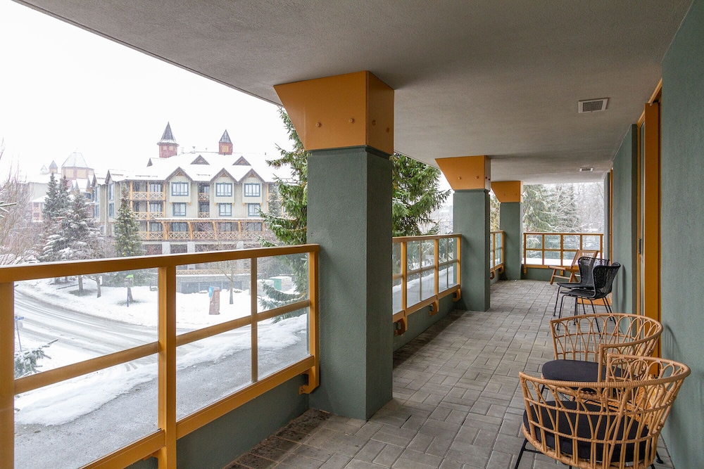 Private Residences at the Cascade Lodge