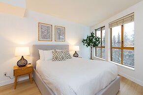Private Residences at the Cascade Lodge