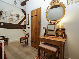 Hoarders Cottage