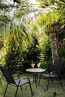 Loadstar Rooms & Suites