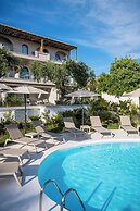Loadstar Rooms & Suites