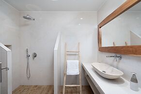 Pithos Apartments