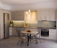 Pithos Apartments
