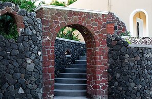 Pithos Apartments