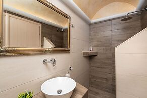 Pithos Apartments
