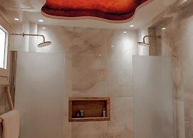 Pithos Apartments
