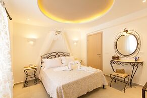 Pithos Apartments