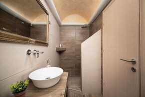 Pithos Apartments