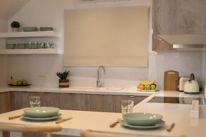 Pithos Apartments