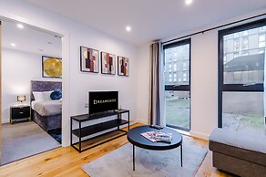 Skeek Groundfloor Apartment with Wine Fridge
