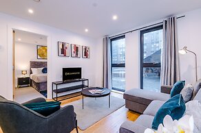 Skeek Groundfloor Apartment with Wine Fridge