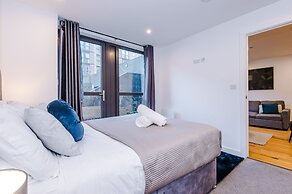 Skeek Groundfloor Apartment with Wine Fridge