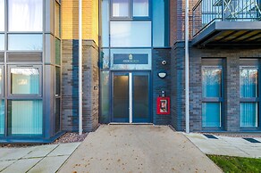 Skeek Groundfloor Apartment with Wine Fridge