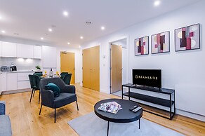 Skeek Groundfloor Apartment with Wine Fridge