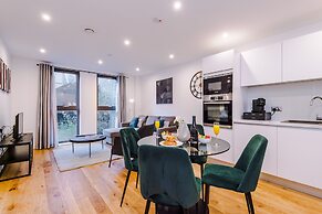 Skeek Groundfloor Apartment with Wine Fridge