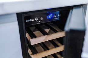 Skeek Groundfloor Apartment with Wine Fridge