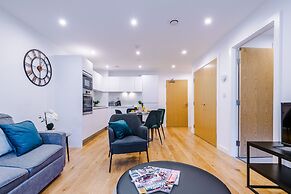 Skeek Groundfloor Apartment with Wine Fridge