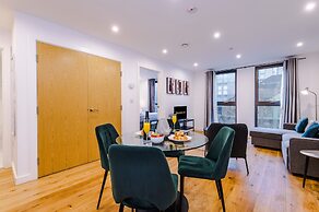 Skeek Groundfloor Apartment with Wine Fridge