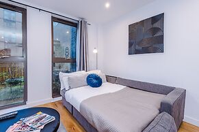 Skeek Groundfloor Apartment with Wine Fridge