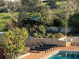 Inviting 4-bed Villa in Guia