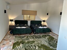 Inviting 4-bed Villa in Guia