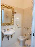 BEAUTY HOUSE
