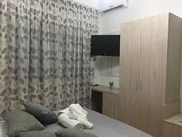 BEAUTY HOUSE