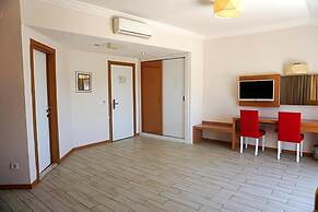 Side Legend Hotel