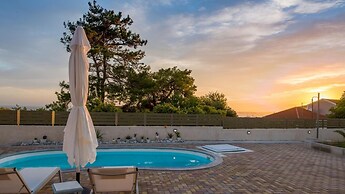 Arktos Sunset Villa
