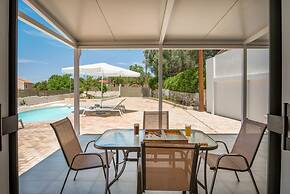 Arktos Sunset Villa