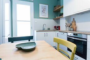Pagrati Urban Oasis Getaway 2Bd Apt