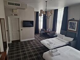 The Queen Hotel Wetherspoon