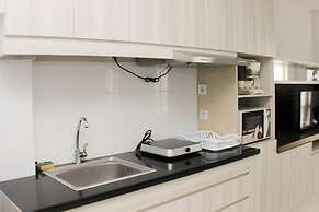 Nice And Comfy Studio Azalea Suites Apartment