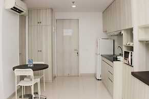 Nice And Comfy Studio Azalea Suites Apartment