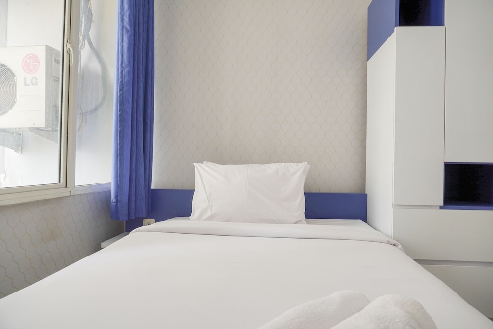 Cozy Studio At Nifarro Park Apartment