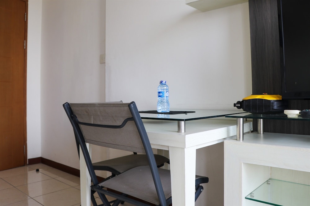 Comfort And Minimalist Studio At Maple Park Sunter Apartment
