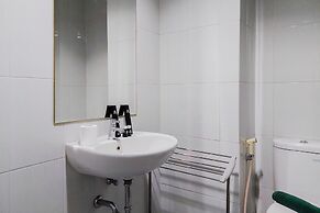 Comfy And Elegant Studio Apartment At Casa De Parco