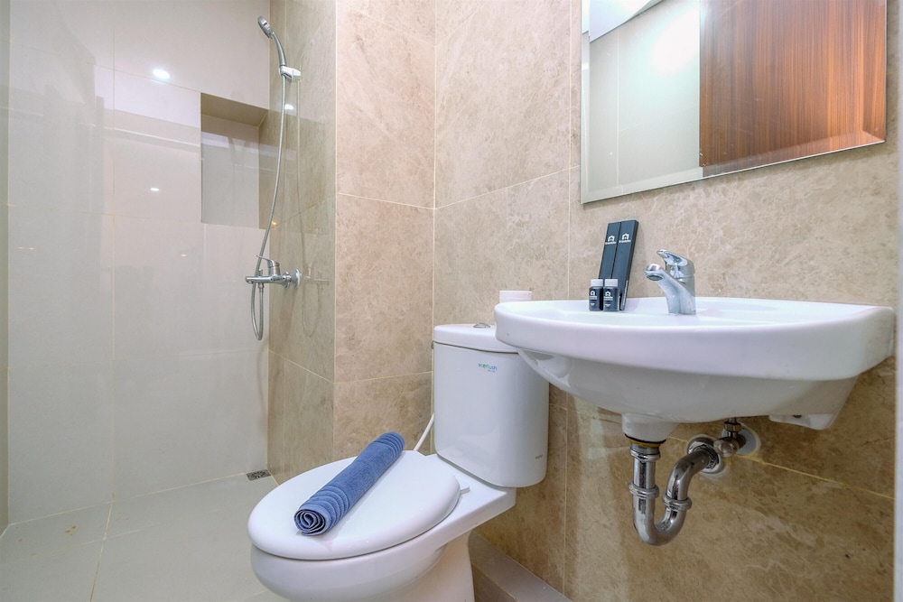 Nice And Comfort 2Br Apartment At Transpark Cibubur