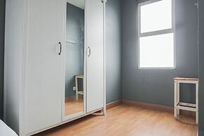 Nice And Warm Studio At Belmont Residence Puri Apartment