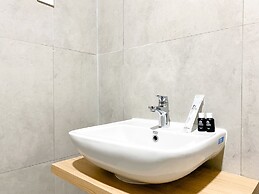 Minimalist And Strategic Studio At Pollux Chadstone Apartment