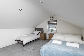 Clydfan, No 1 Trearddur Road