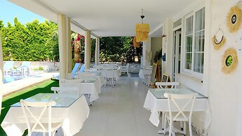 Lavinia Garden Alaçatı