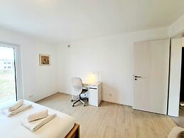 Luxurious 5 bedrooms house