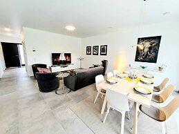 Luxurious 5 bedrooms house