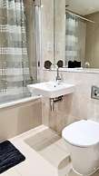 Inviting 4-bed Apartment in Dartford