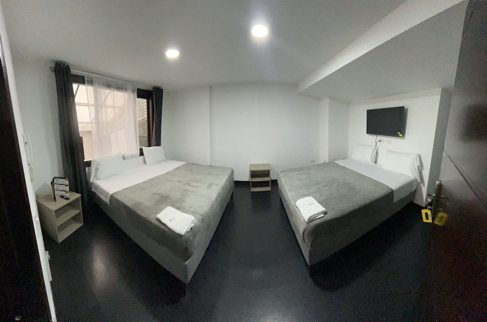 Hotel The MIRROR