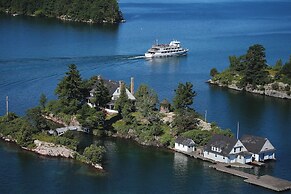Riviera Inn and Suites 1000 Islands