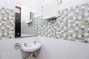 Mauryan Express Hotel Dashrathpuri Metro