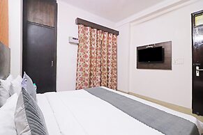 Mauryan Express Hotel Dashrathpuri Metro